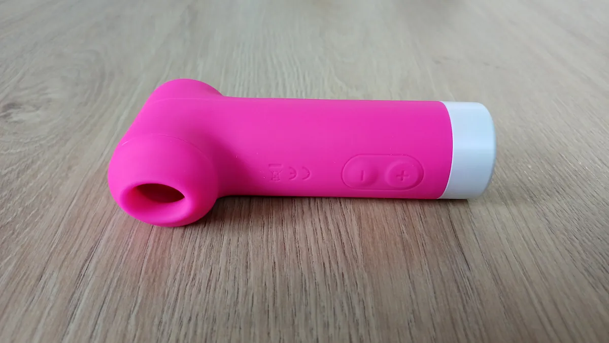 Vorderseite des Lovense Fizz mit den Tasten Plus und Minus